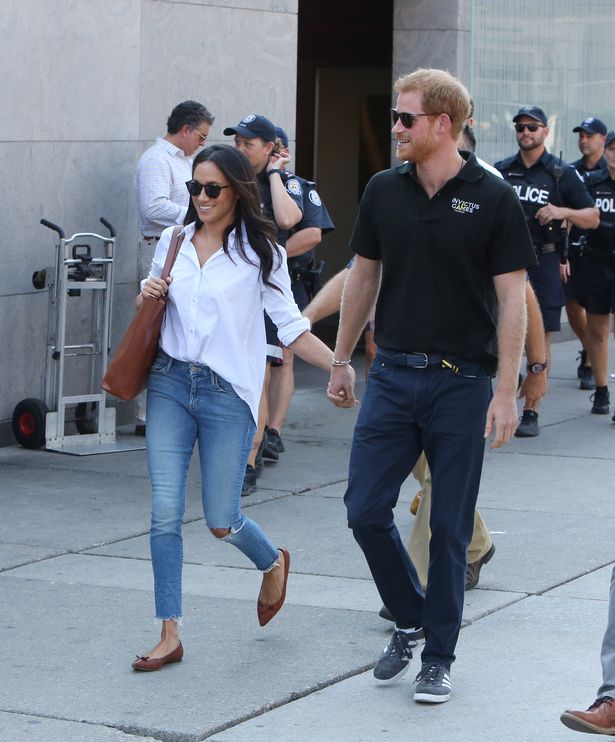 PRINCIPE HARRY....  .¿ ENAMORADO DE UNA ACTRIZ ? - Página 21 Prince-Harry-and-Meghan-Markle-attend-the-Tennis-together-at-the-Invictus-Games-in-Toronto