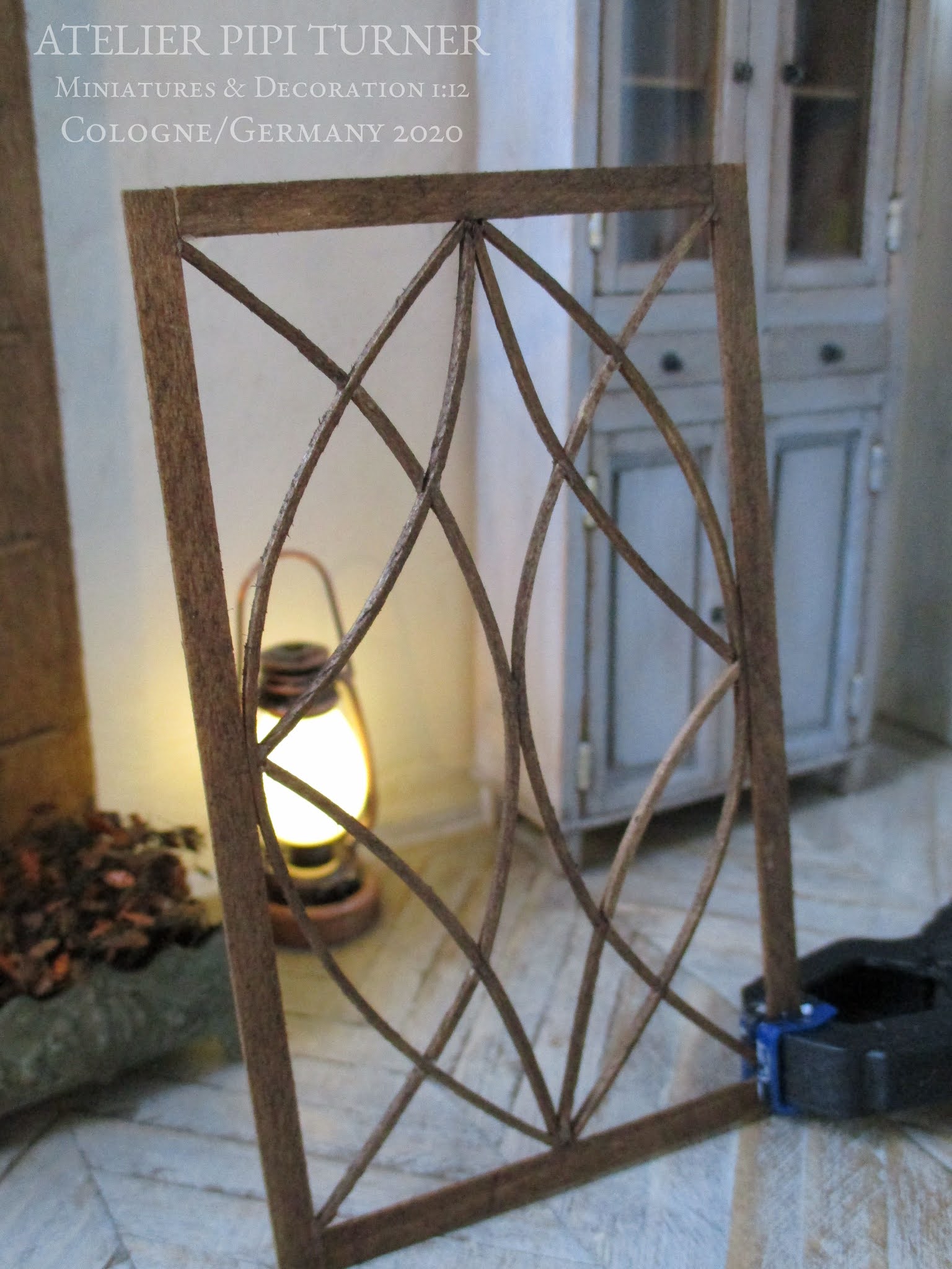 Weiter mit dem antiken Schrank