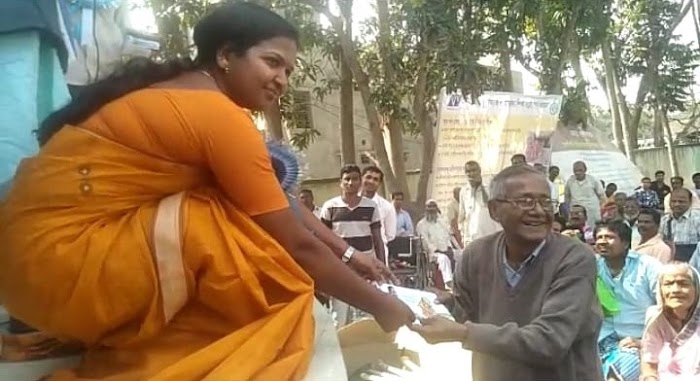 খণ্ডঘোষ ব্লকে কৃষকবন্ধু প্রকল্পে চেক বিতরণ শুরু হল