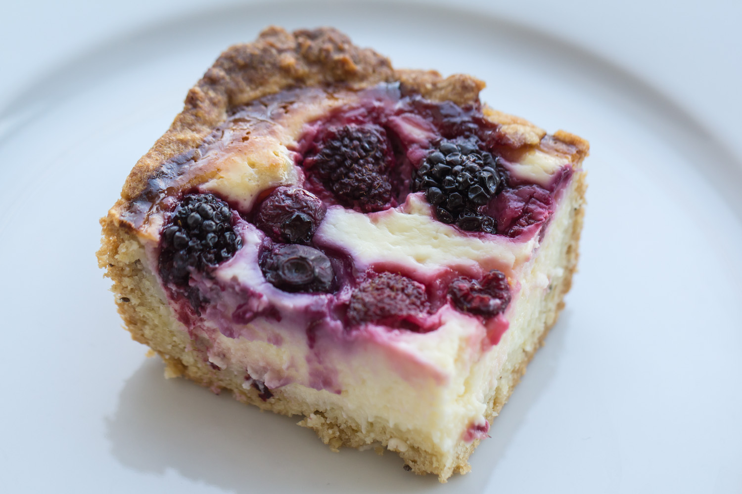 Lemon QuarkBerries Cake