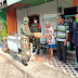 Danramil 03/Serengan dan Anggota bersama Babinkamtibmas dan Linmas bagikan 500 Nasi Kotak kepada warga.