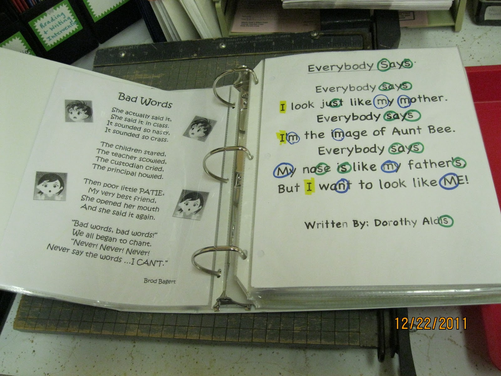 The Cream City Teacher: Poetry Binders (and a FREEBIE)