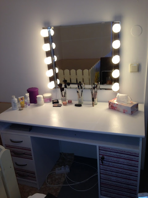 cosmetic table set with big mirror,vanity table with storage cosmetic table set with big mirror,vanity table with storage