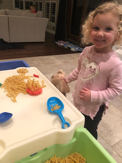 Toddler Approved!: Awesome Toddler Sensory Activity Table!