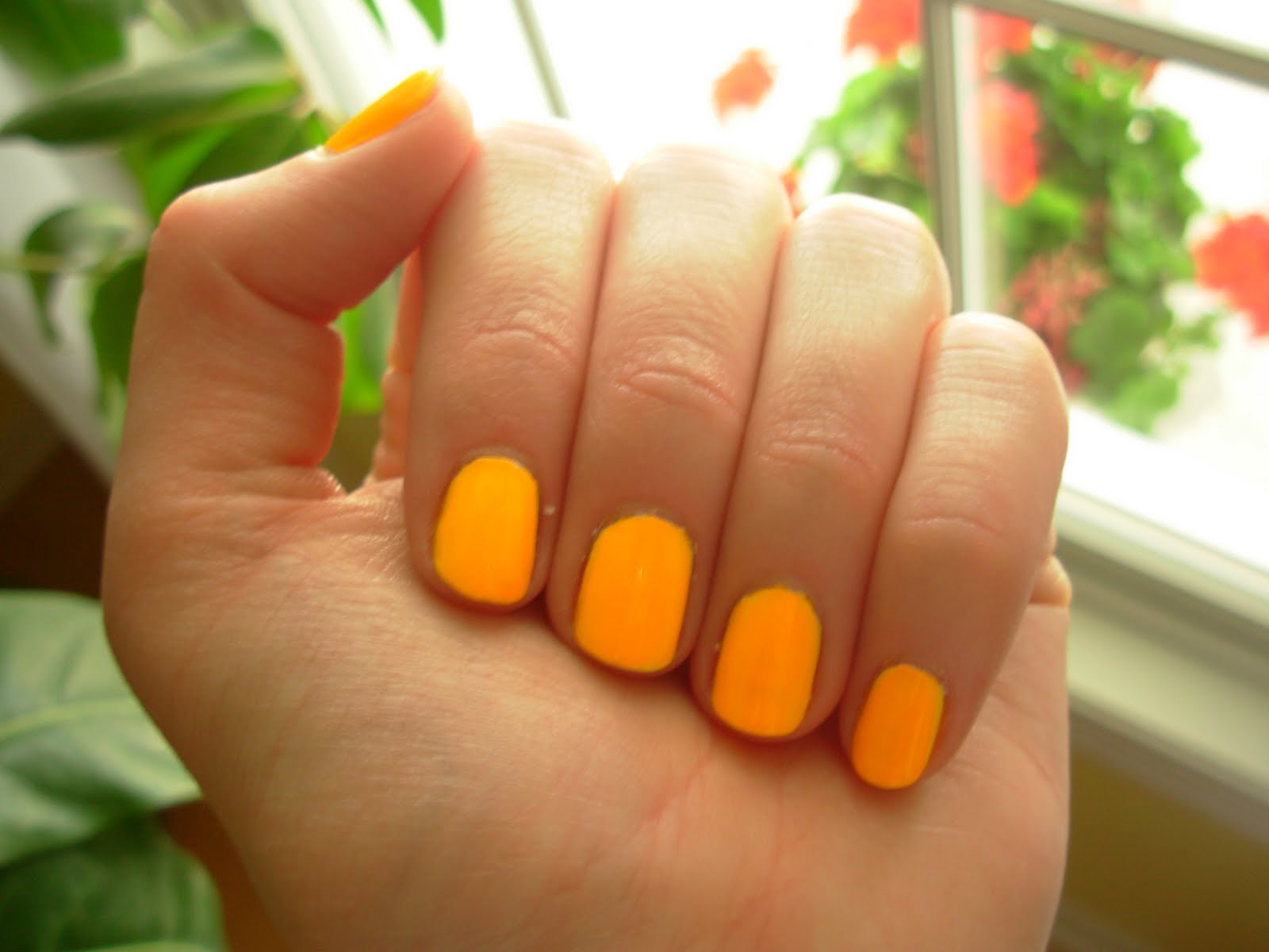 Мандарин гель. Гель лак цвет манго. Маникюр с оранжевым цветом. Желто оранжевые ногти. Шеллак оранжевый.
