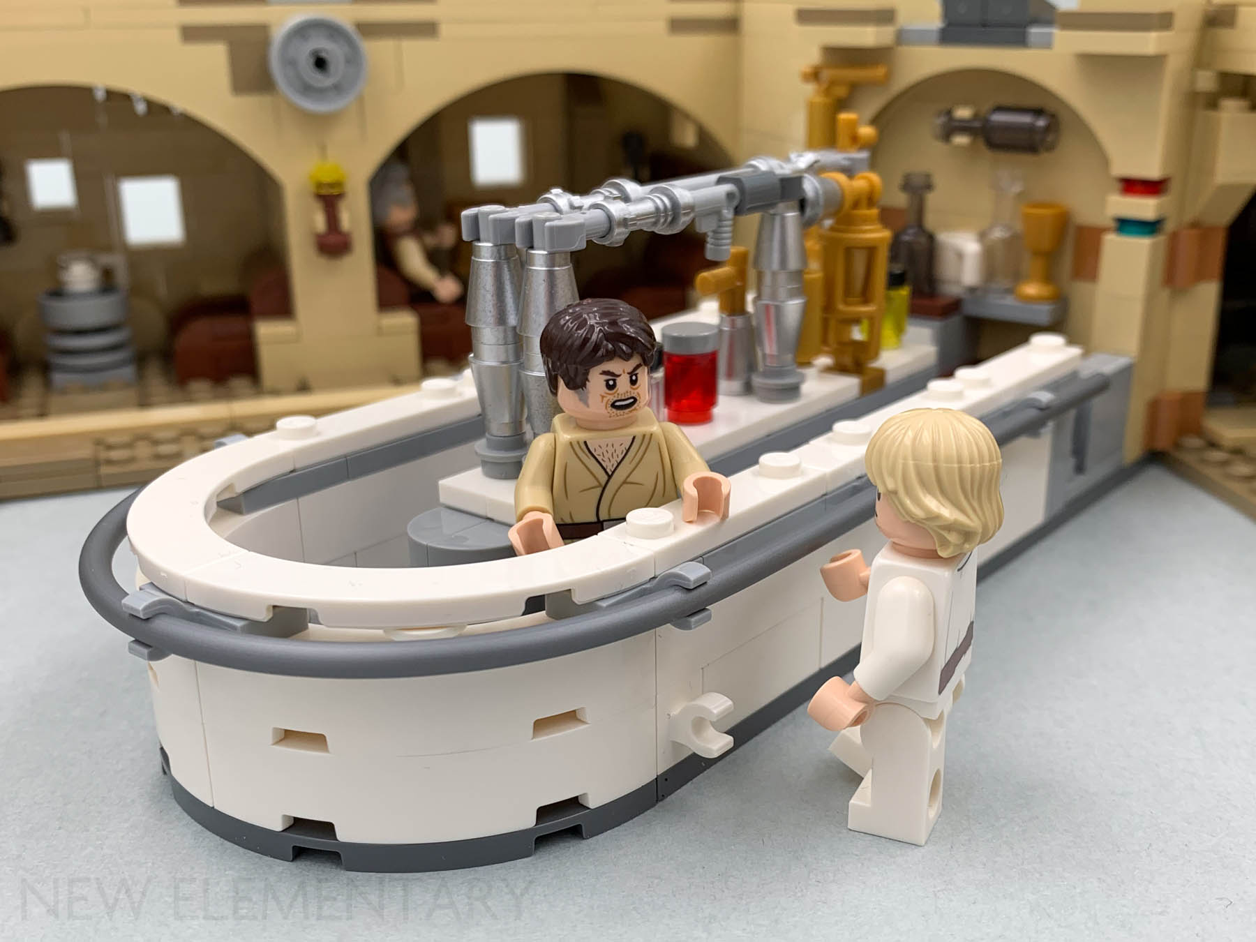 LEGO® Star Wars review: 75290 Mos Eisley Cantina – the build