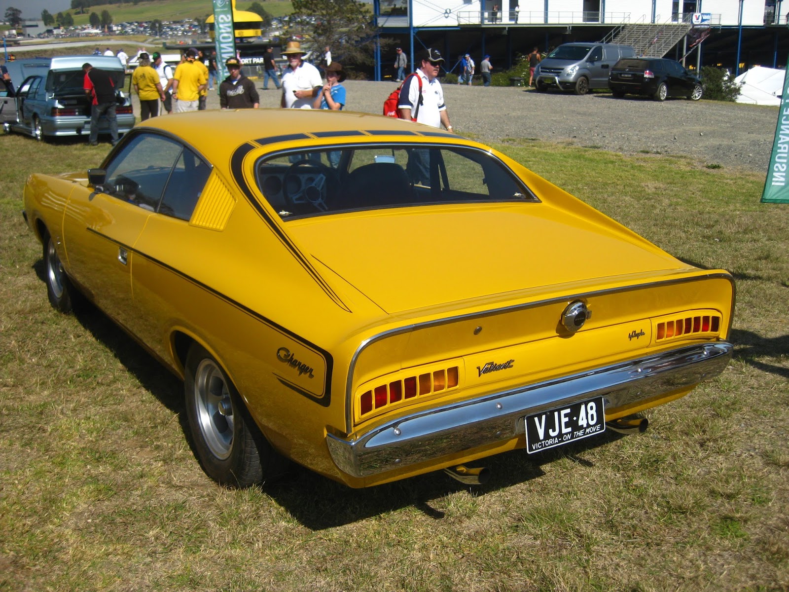 Aussie Old Parked Cars: 1973 Chrysler VJ Valiant Charger E48 6 Pack