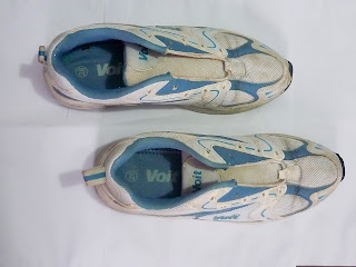 Objeto del que proviene el nombre de la acción de Gladys Calzadilla "En los Zapatos de Otro" Objeto del que proviene el nombre de la acción de Gladys Calzadilla "En los Zapatos de Otro"
