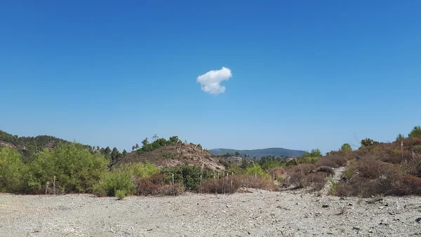 A solitary cloud on taking a constitutional wander across the blue sky