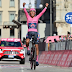 Egan Bernal se subió al podio como el nuevo campeón del Giro d'Italia 2021