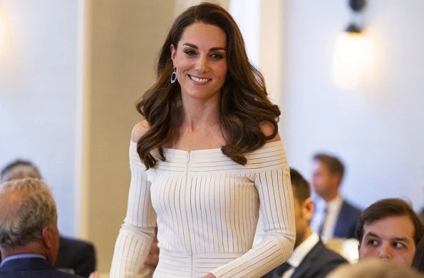 Kate Middleton w ore Barbara Casasola Off-the-shoulder mesh-paneled stretch-jersey dress and immy Choo Romy silver and dusk pumps