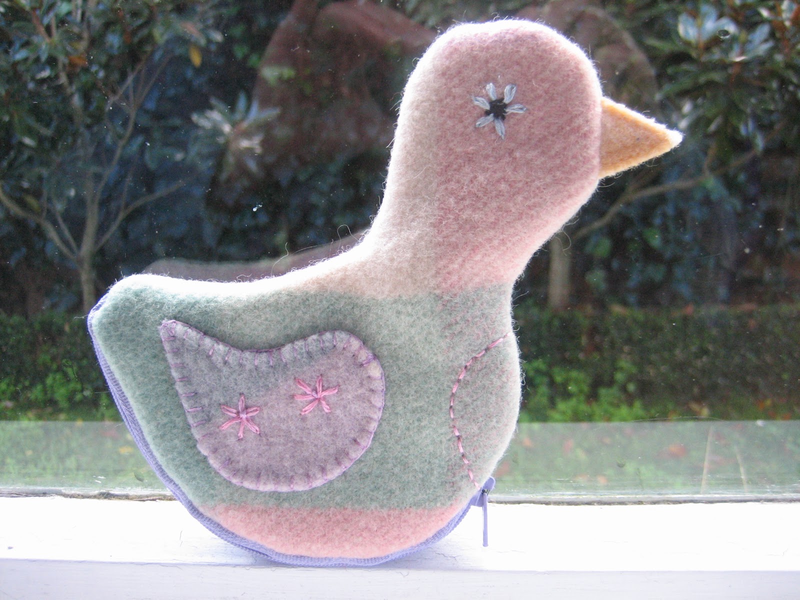 Zippity Doo dah; flowers made from vintage zippers