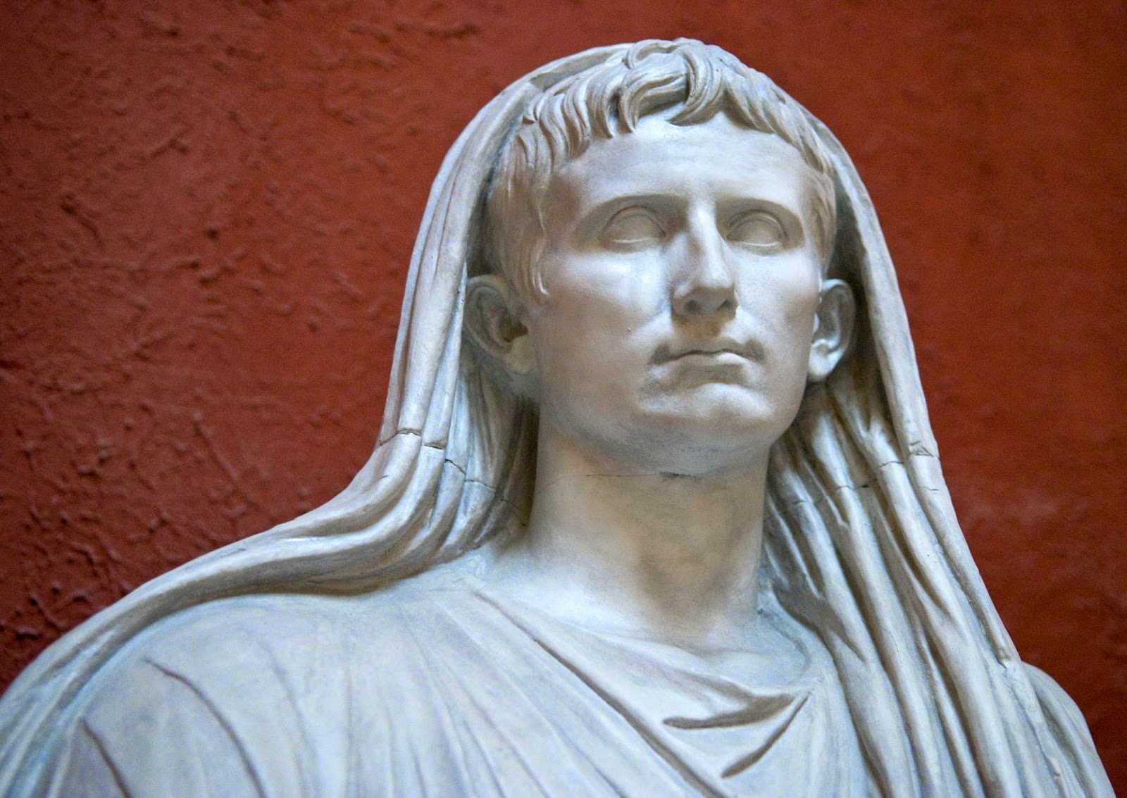 Tengase Presente César Augusto, el primer emperador.