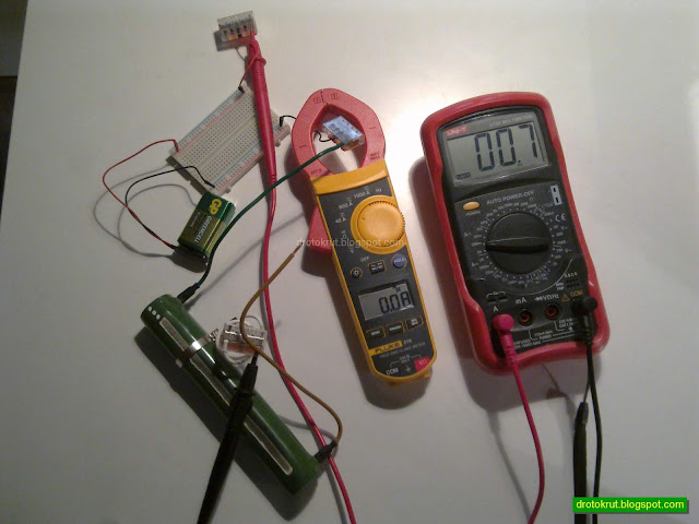Замер постоянного тока цифровым мультиметром Uni-T UT55 и токовыми клещами Fluke 319