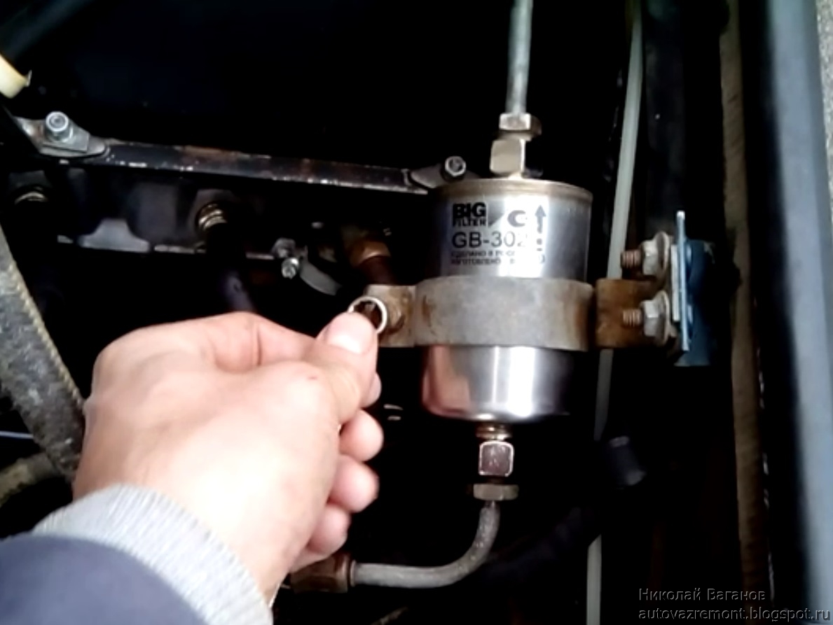 Топливный фильтр 2107 2010г. Топливный фильтр ваз 2104. Фильтр бензин ваз 2107. Фильтр бензин ваз 2107. Бензиновый фильтр ваз 2107 инжектор.