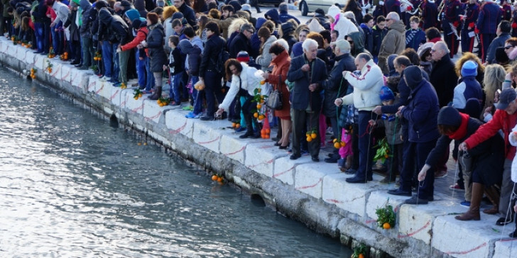 ΕΘΙΜΑ ΚΑΙ ΠΑΡΑΔΟΣΕΙΣ ΤΩΝ ΘΕΟΦΑΝΕΙΩΝ ΑΠΟ ΟΛΗ ΤΗΝ ΕΛΛΑΔΑ