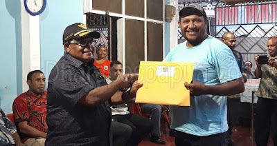 Sementara itu Ketua DPD FSBDSOAP Kota Jayapura, Stenly Kaisiri mengatakan Kota Jayapura ini merupakan ukuran bagi semua Kabupaten yang ada di Papua sehingga sesuai dengan Visi Misi dari pada FSBDSOAP pihaknya dari DPD tetap mengacu pada DPP.