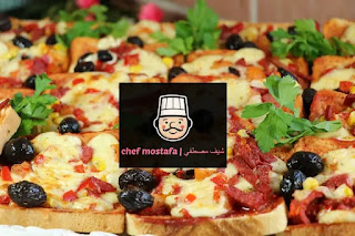 Toast pizza with chicken and mushroom