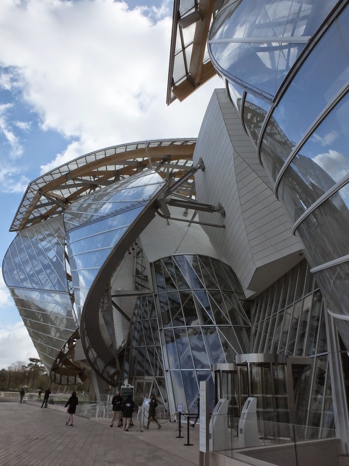Louis Vuitton Foundation - Cultural Weekly  Gehry architecture, Frank  gehry, Frank gehry architecture