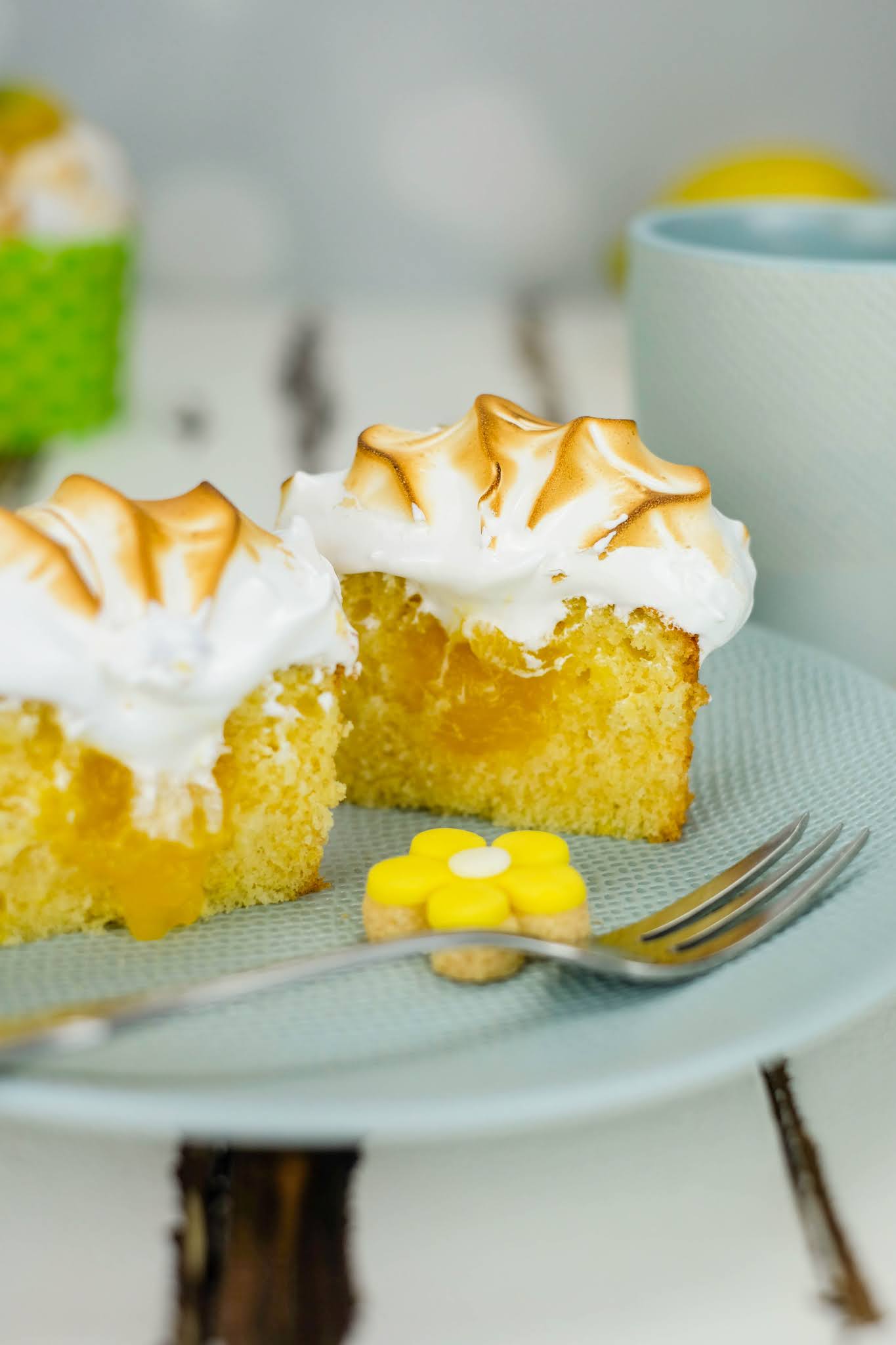 Zitronen-Cupcakes mit zarter Baiserhaube | Marion&amp;#39;s Kaffeeklatsch