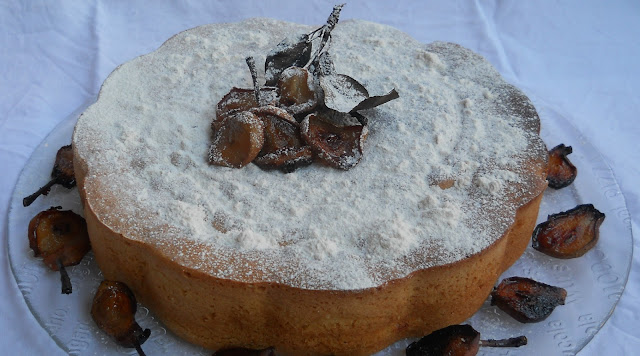 pan di spagna con crema  a colazione 