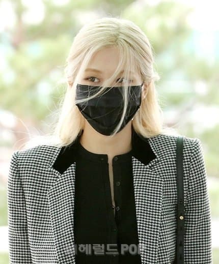 [연예] [사진]         오늘 공항출국한 귀여운 블랙핑크 로제와 지수 사진 모음 -  와이드섬