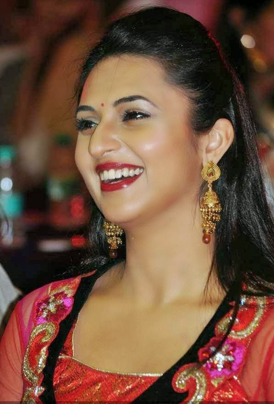 Best HD Every Wallpapers: Divyanka Tripathi Hd Wallpapers