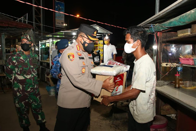 Polresta Barelang Berikan Bantuan Paket Sembako Bagi  Masyarakat Yang Terdampak PPKM Darurat