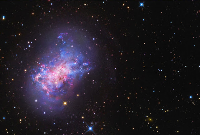Звездный поток рядом с NGC 4449 Фото NASA/ESA
