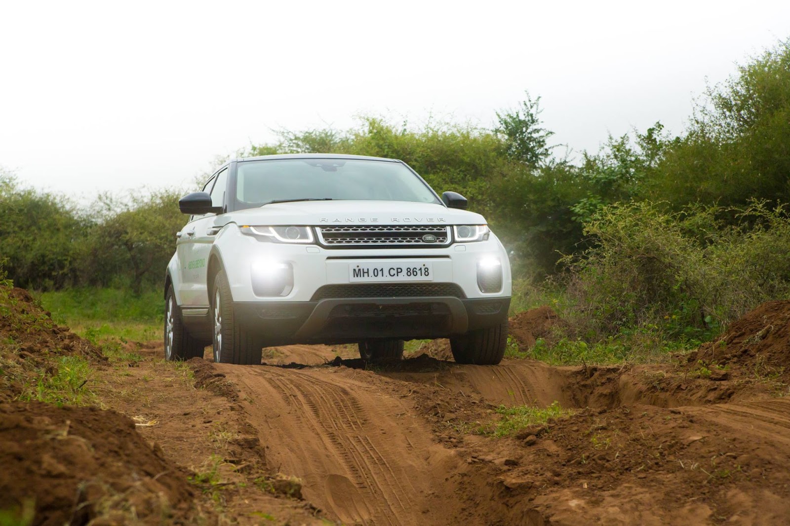 Khả Năng Lội Nước, Off Road Của Range Rover Evoque Và Discovery Sport Là Bao Nhiêu