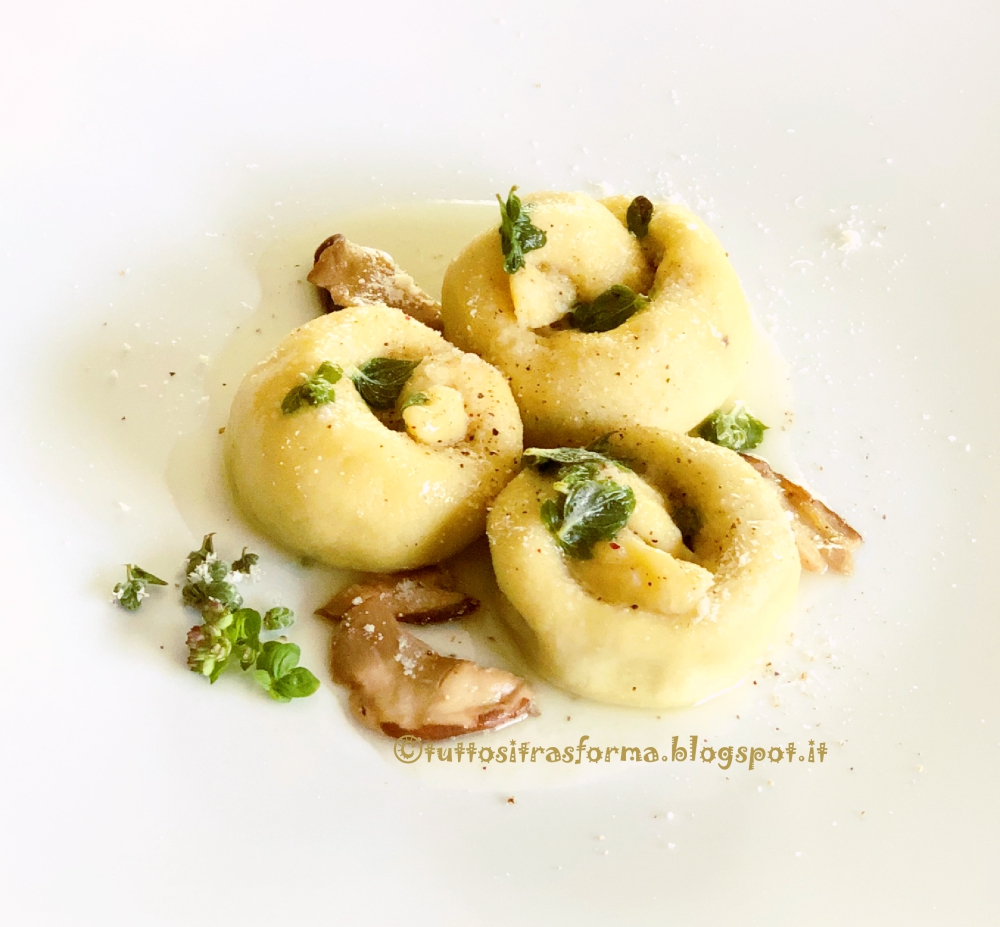 tuttositrasforma NODI DI PATATE RIPIENI (di porcini)