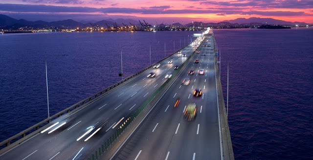 Cầu vượt biển Rio-Niterói ở Rio De Janeiro