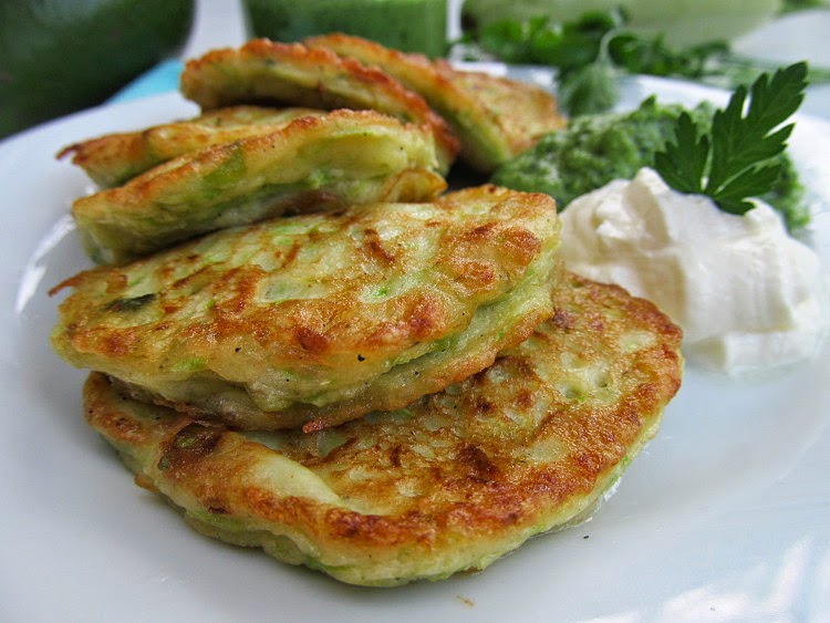 Кухня наизнанку запеканка из кабачков. Постные блюда из кабачков. Кухня наизнанку рецепты из кабачков. Кухня наизнанку оладьи из кабачков. Кухня наизнанку запеканка из кабачков с рисом.