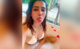 Samantha Akkineni Flaunts Her Bikini Avatar As She Pampers Herself Soaking In A Bathtub; 'Ended Up Being Just Me' Samantha Akkineni Flaunts Her Bikini Avatar As She Pampers Herself Soaking In A Bathtub; 'Ended Up Being Just Me'