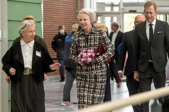 Princess Benedikte presented the Danish National Osteoporosis Foundation's research grants at the University Hospital of Zealand in Køge