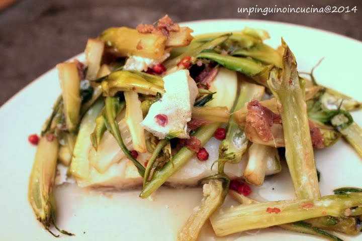 merluzzo al cartoccio con puntarelle e pepe rosa