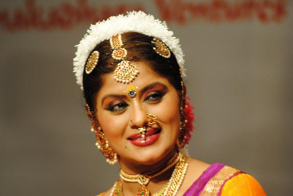 about sudha chandran biography in english