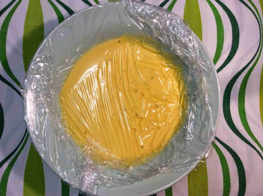 Mezcla cubierta con papel film para dejar enfriar en la nevera