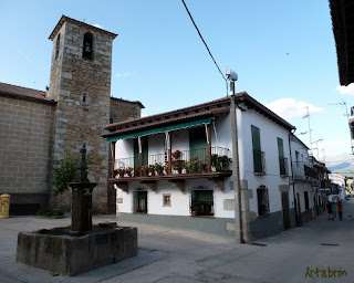 Plazuela junto a la Iglesia de Nuestra Señora del Olmo