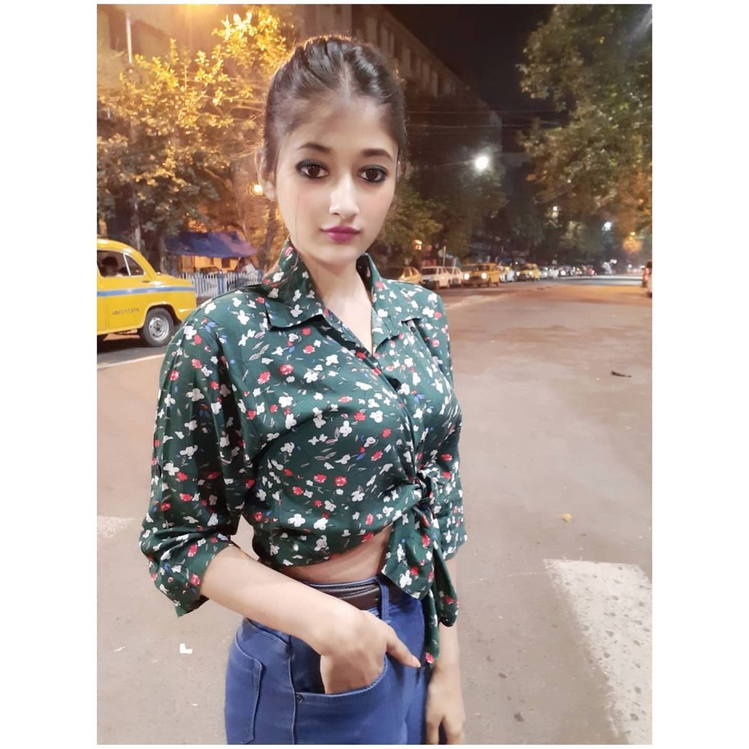 Bengali Model Swasti Das Instagram Photos