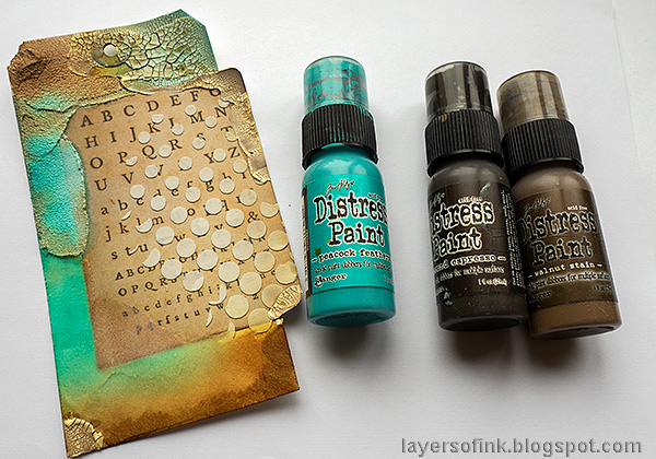 Layers of ink - Texture Paste Tag Tutorial by Anna-Karin Evaldsson. Paint with acrylic paint.