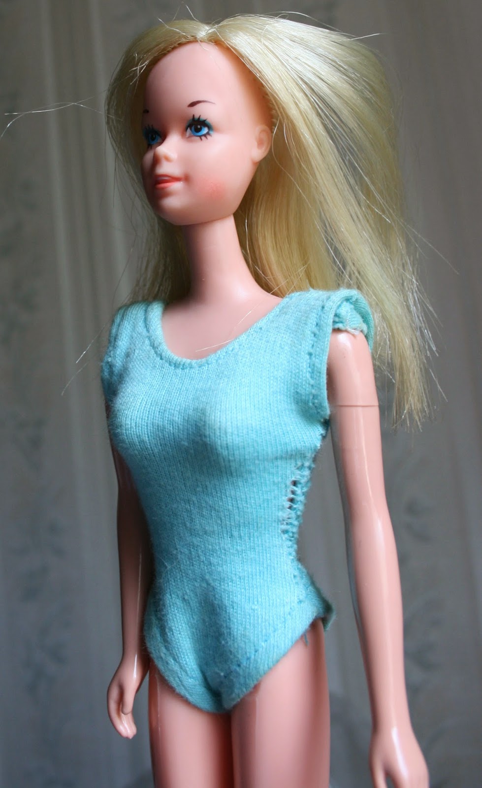 PLANET OF THE DOLLS: Doll-A-Day 252: Pink Skinned Malibu Barbie Type