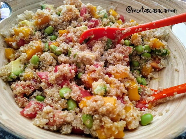 Ensalada de quinoa y frutas