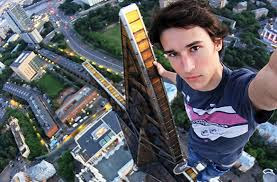 Hindari Selfie Berbahaya, Inilah Panduan Selfie yang Aman