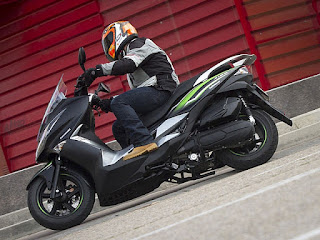 Kawasaki J125 Review, Very Capable City Scooter !