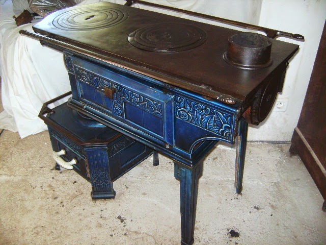 www.didoulabrocante.fr: ancienne poêle cuisinière a bois fonte émaillée