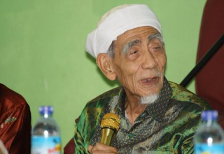 Biodata dan Profil KH. Maimun Zubair