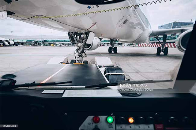 What-is-the-function-of-a-pushback-truck What-is-the-function-of-a-pushback-truck