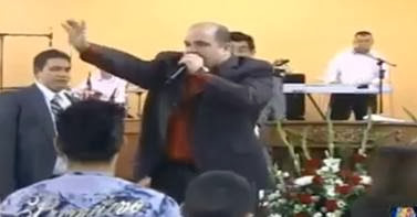 Pastor de iglesia exige a sus miembros den ofrenda de 20 dolares cada