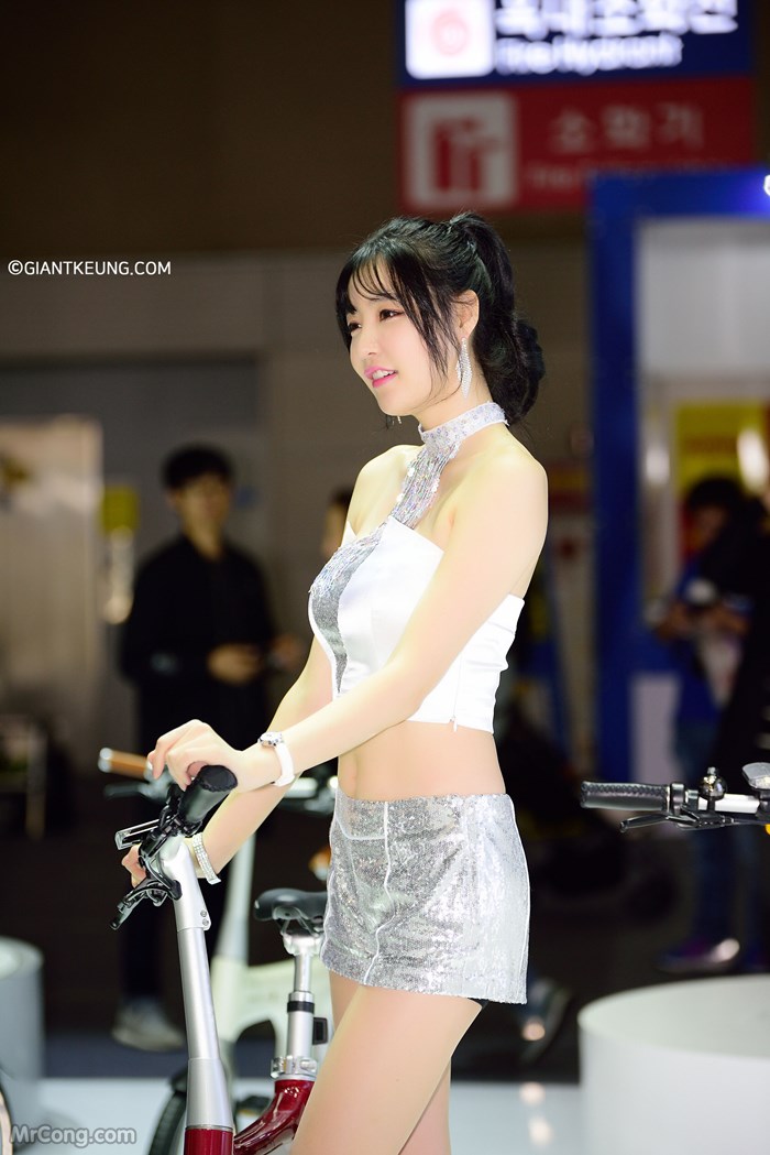 Beautiful Hong Ji Yeon at the 2017 Seoul Motor Show (146 pictures) photo 2-15